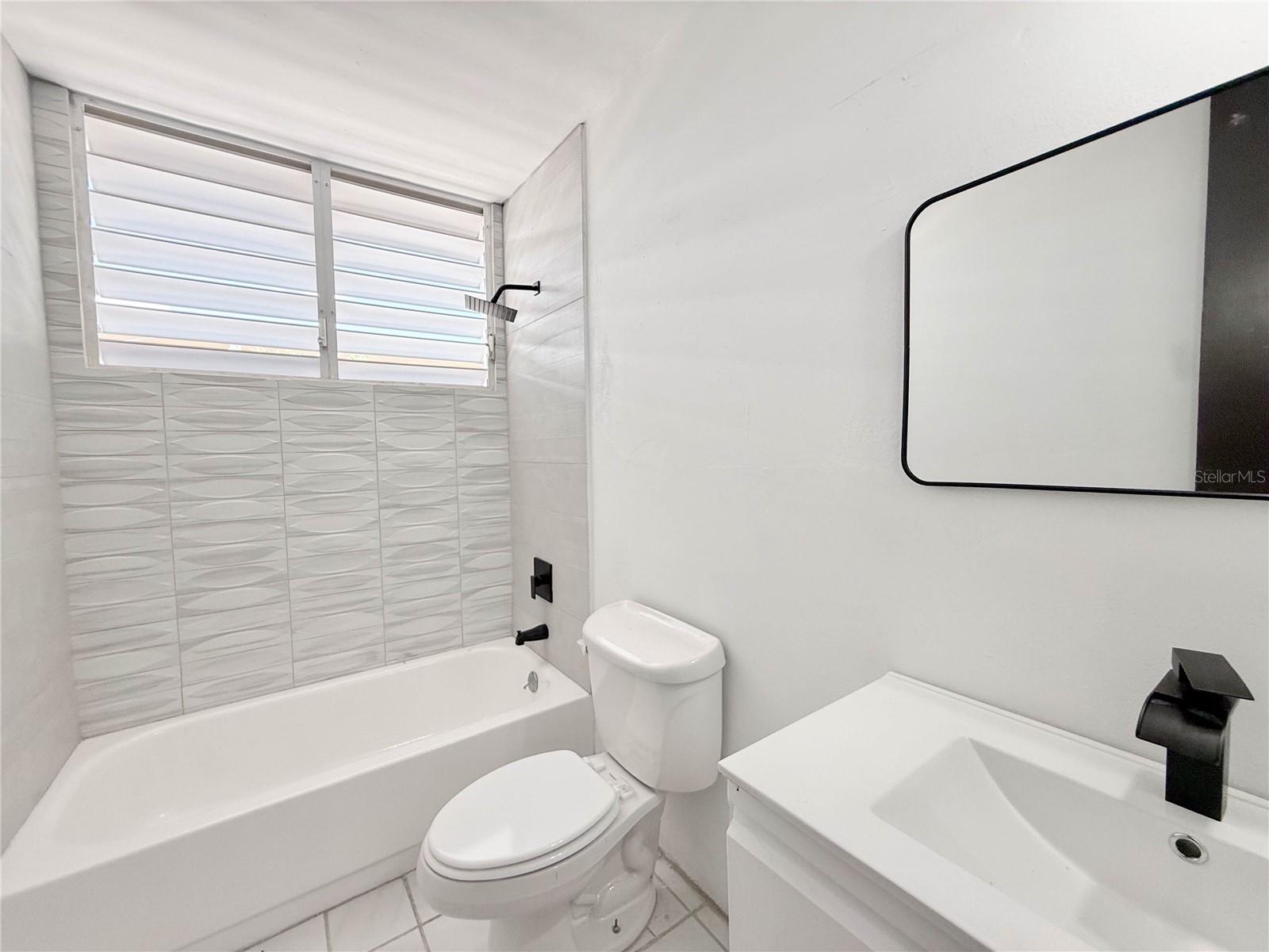 613 URB. VILLA CAROLINA, #241-4, Carolina, PR 00985