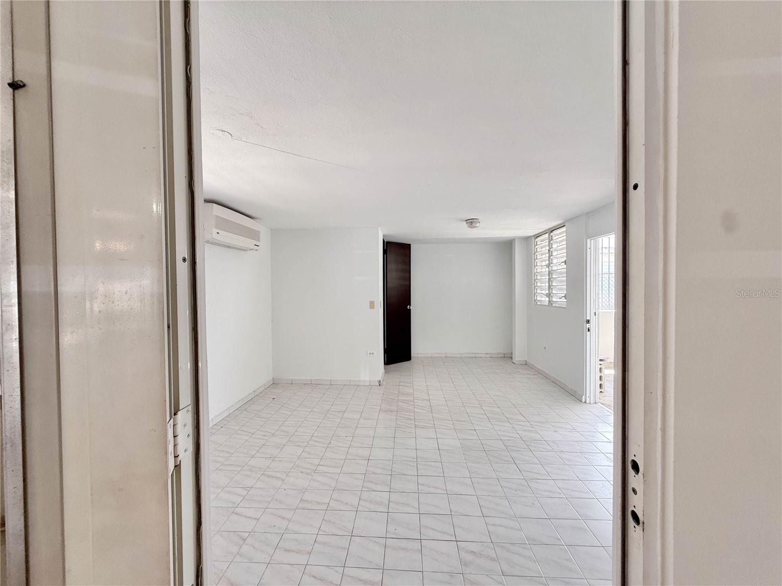 613 URB. VILLA CAROLINA, #241-4, Carolina, PR 00985