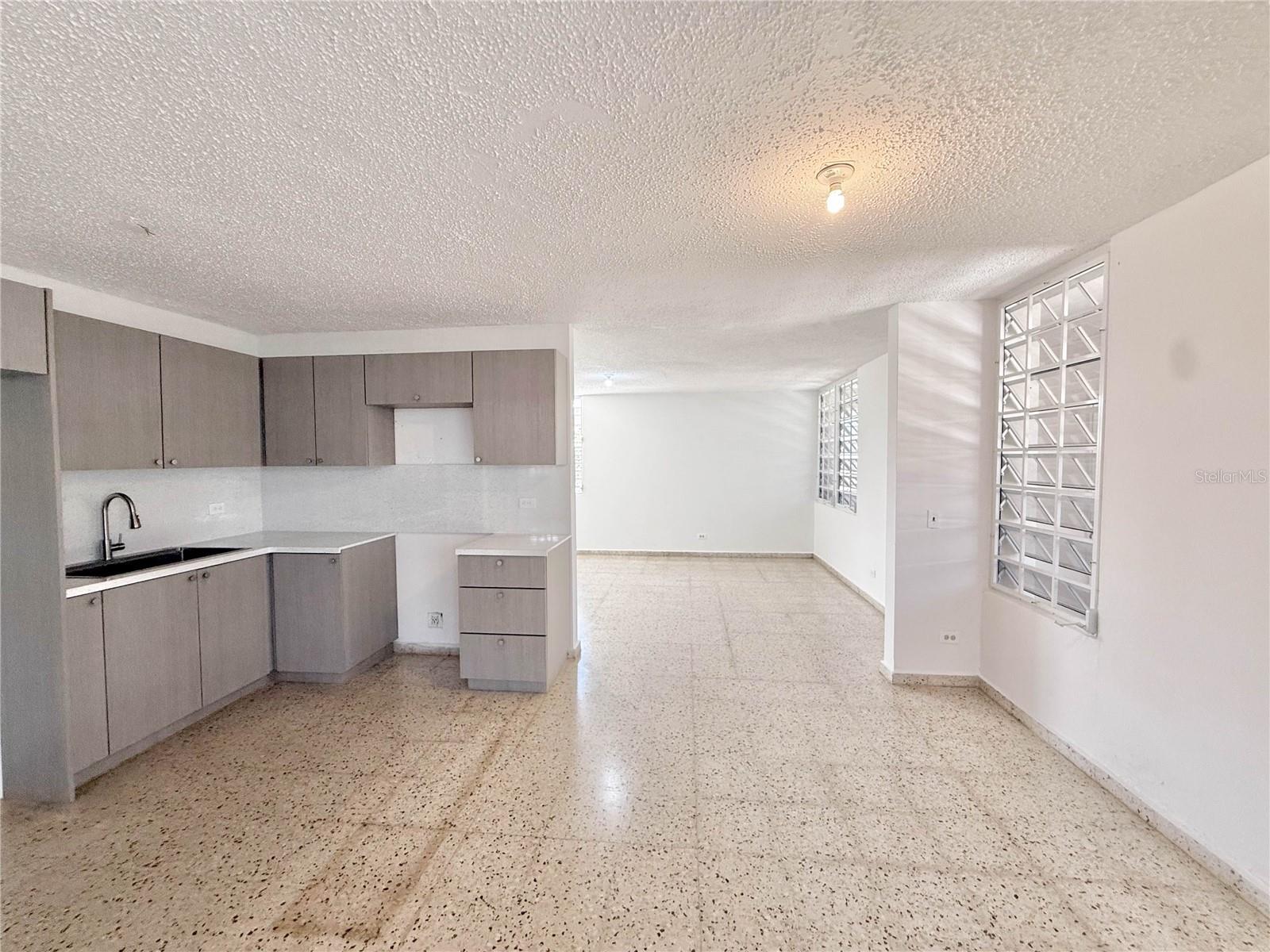 613 URB. VILLA CAROLINA, #241-4, Carolina, PR 00985