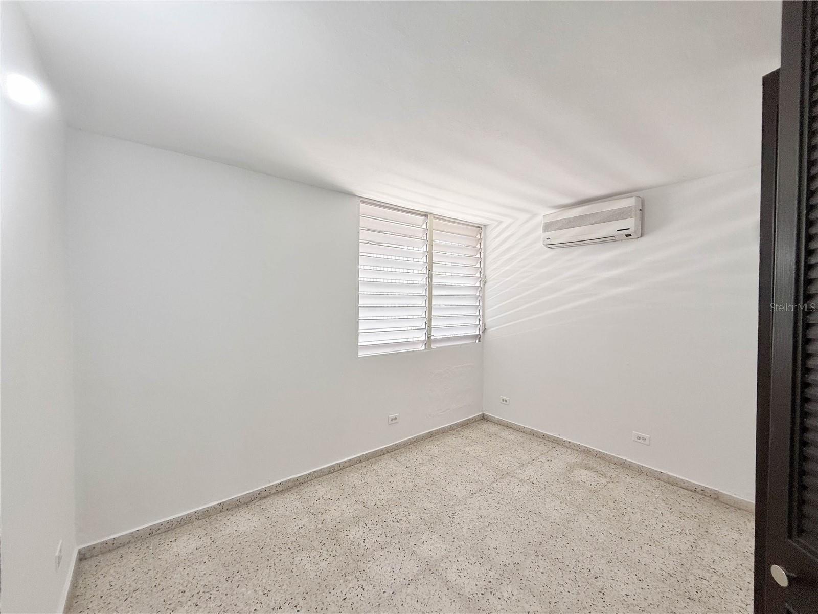 613 URB. VILLA CAROLINA, #241-4, Carolina, PR 00985
