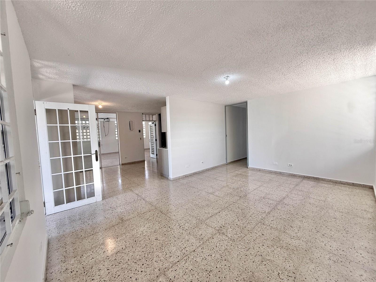 613 URB. VILLA CAROLINA, #241-4, Carolina, PR 00985