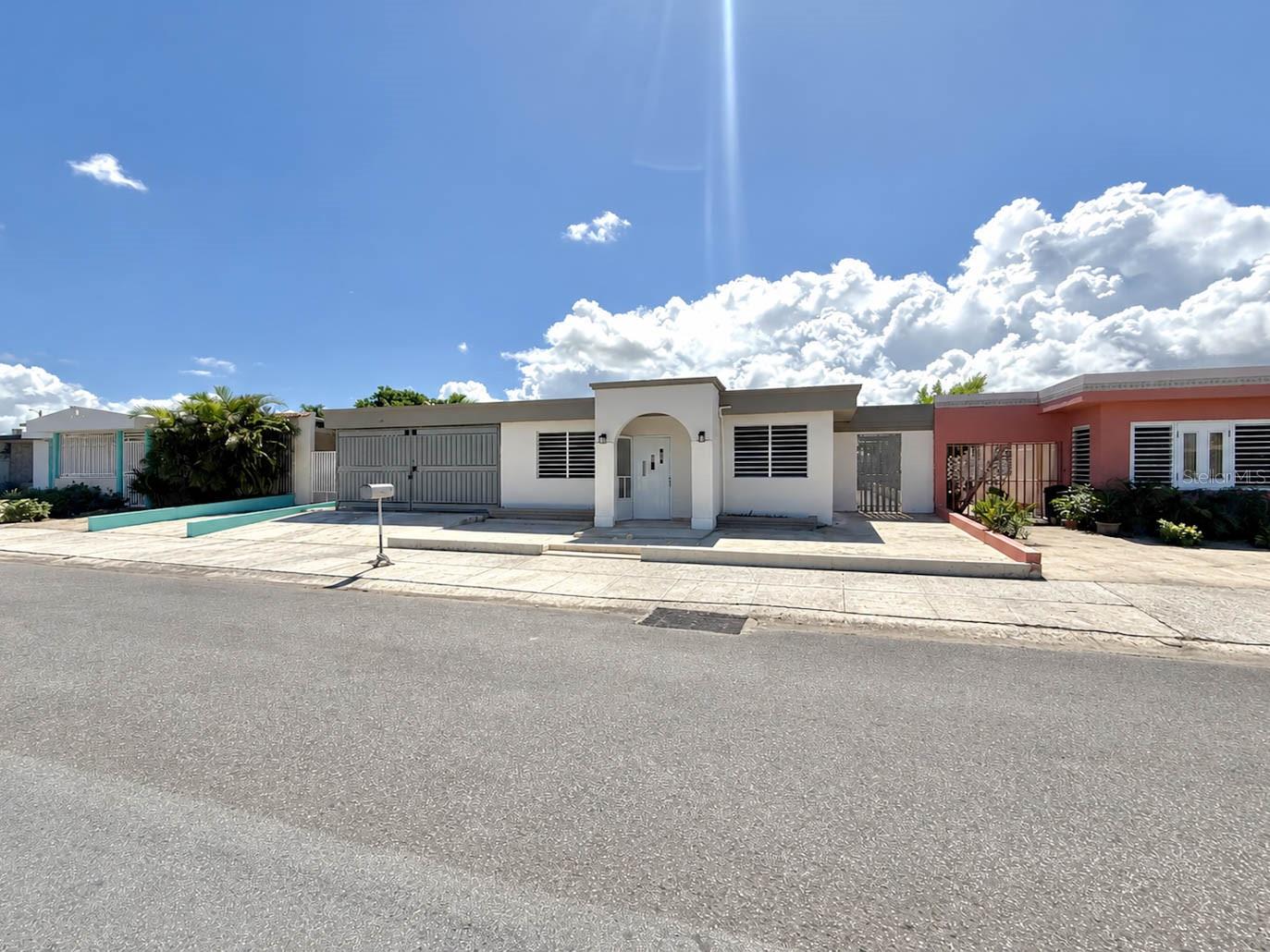 613 URB. VILLA CAROLINA, #241-4, Carolina, PR 00985 613 URB. VILLA CAROLINA, #241-4, Carolina, PR 00985