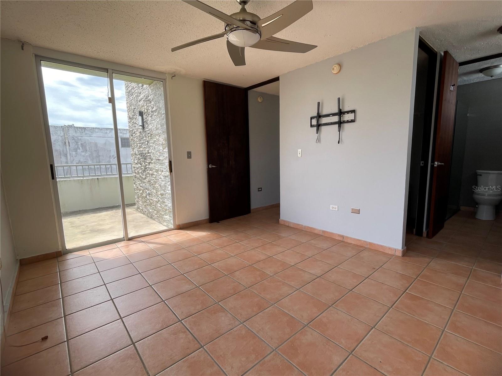 24 JADE, Dorado, PR 00646