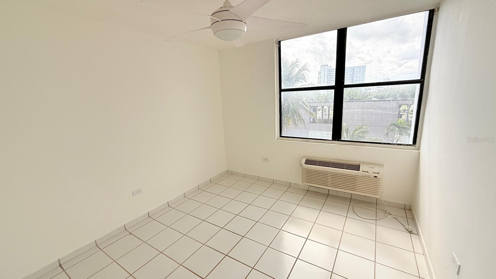 37 ISLA VERDE AVE., #201, Carolina, PR 00979 37 ISLA VERDE AVE., #201, Carolina, PR 00979