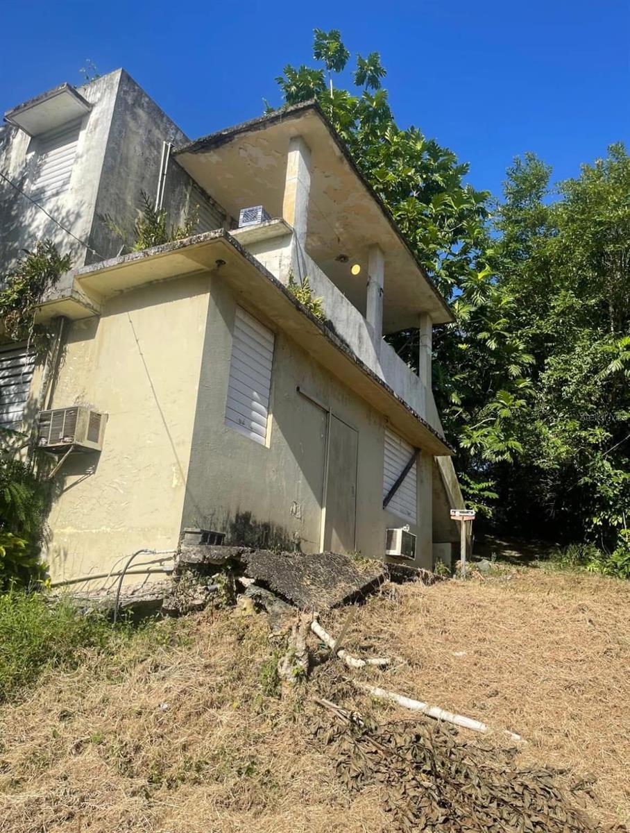 Detached single-family residence exterior