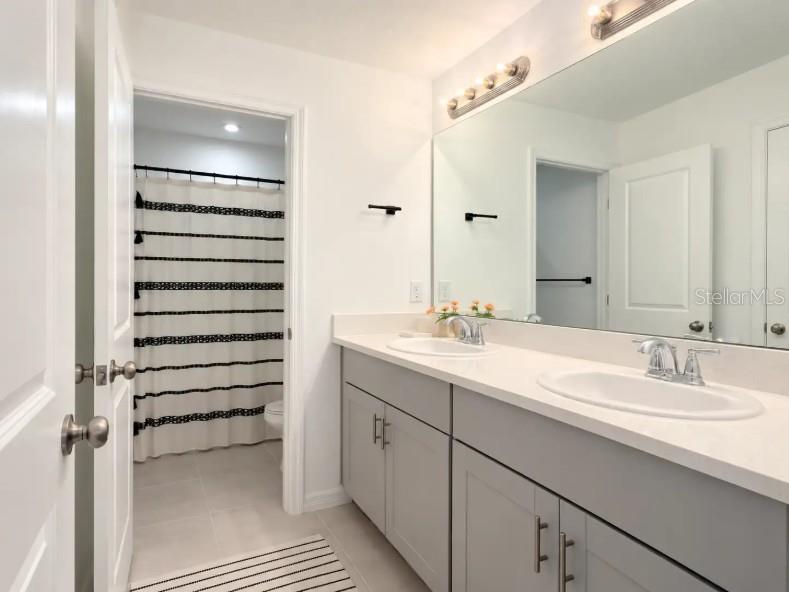 Guest Bath upstairs