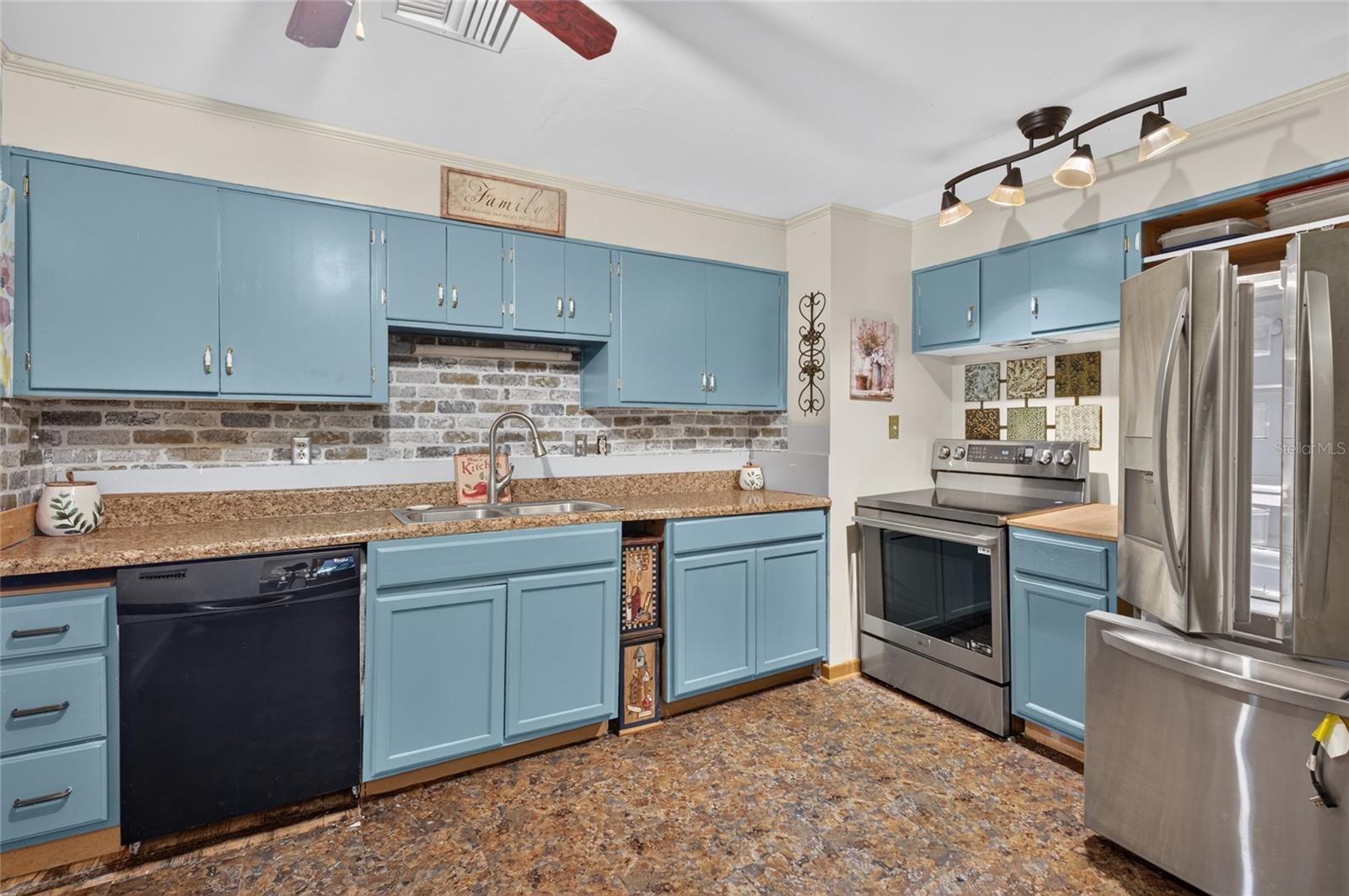 210 NEBRASKA AVENUE, Leesburg, FL 34748