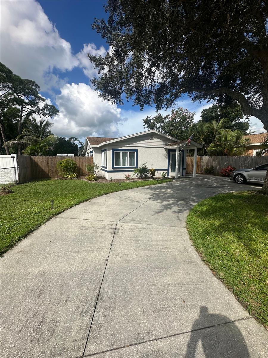 CIRCULAR DRIVEWAY