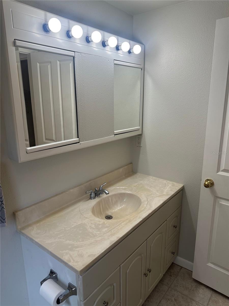 EN SUITE VANITY