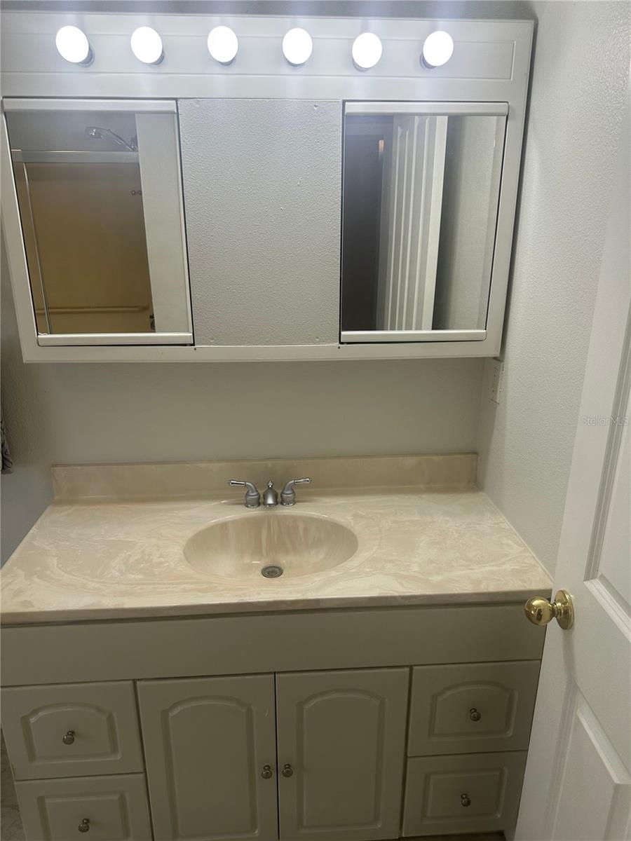 EN SUITE VANITY