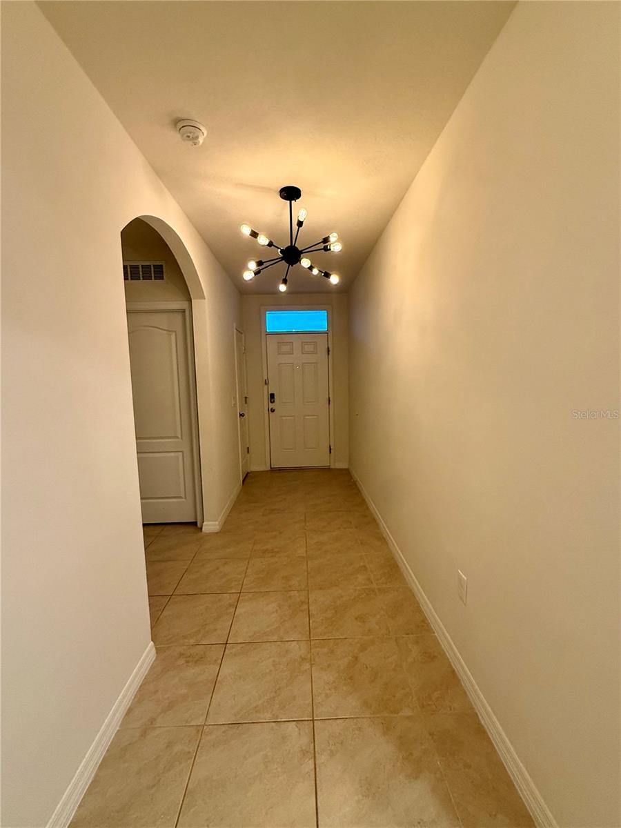 Front entryway/hall