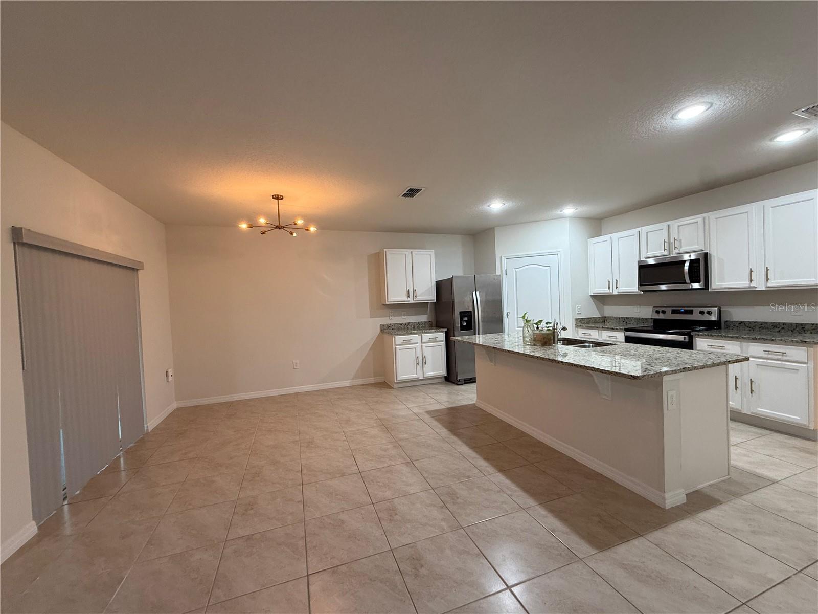 Dining/kitchen