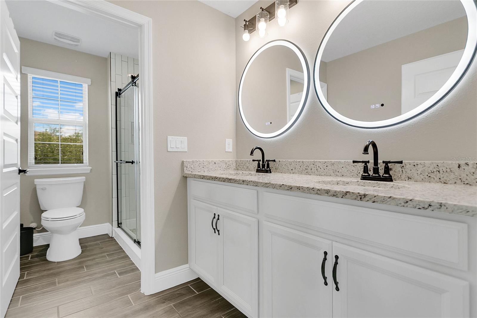 BATHROOM 2