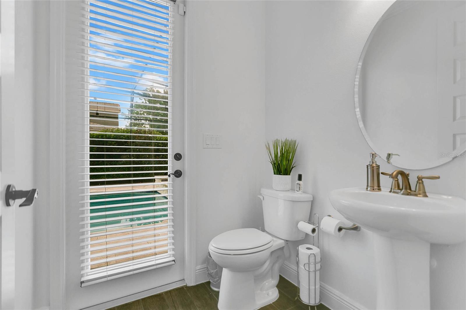 GUEST BATHROOM DOWNSTAIRS