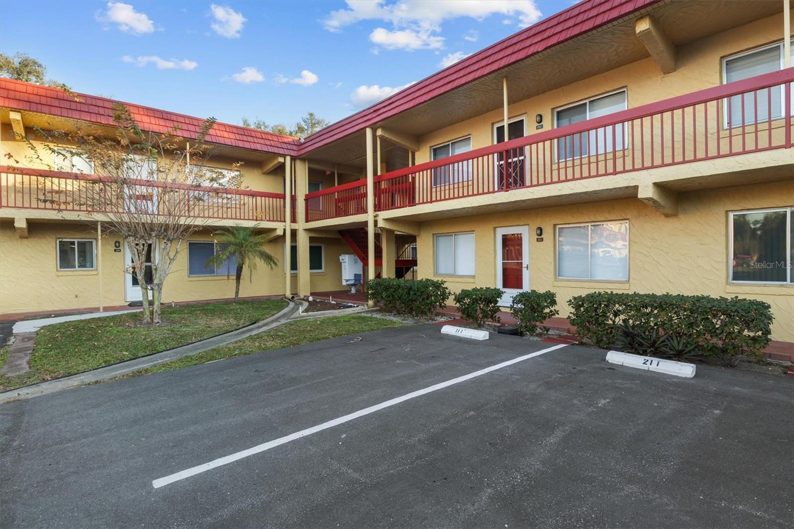 Welcome to 400 El Camino unit 210! Welcome to 400 El Camino unit 210!