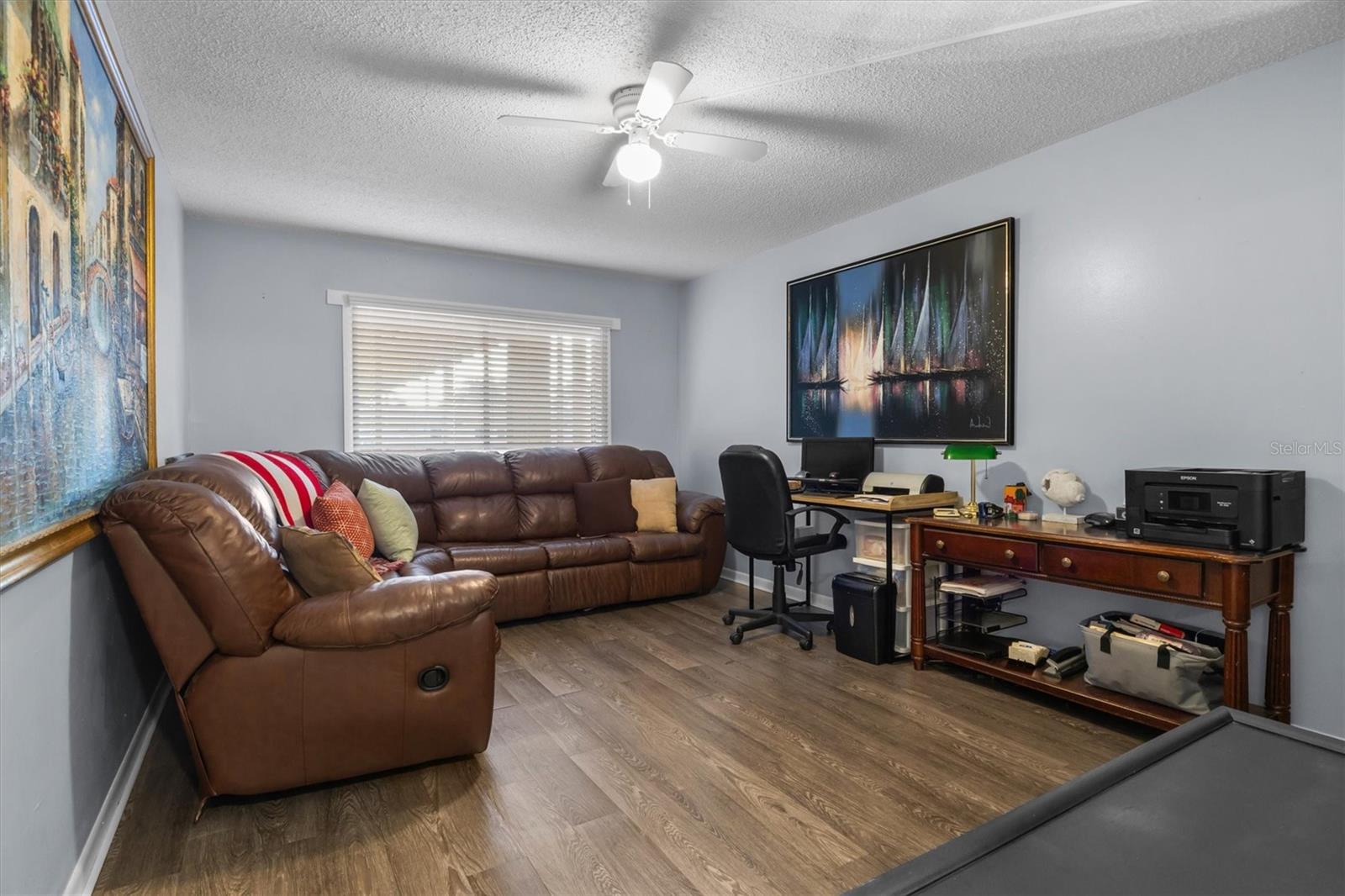 Guest bedroom 2/ office