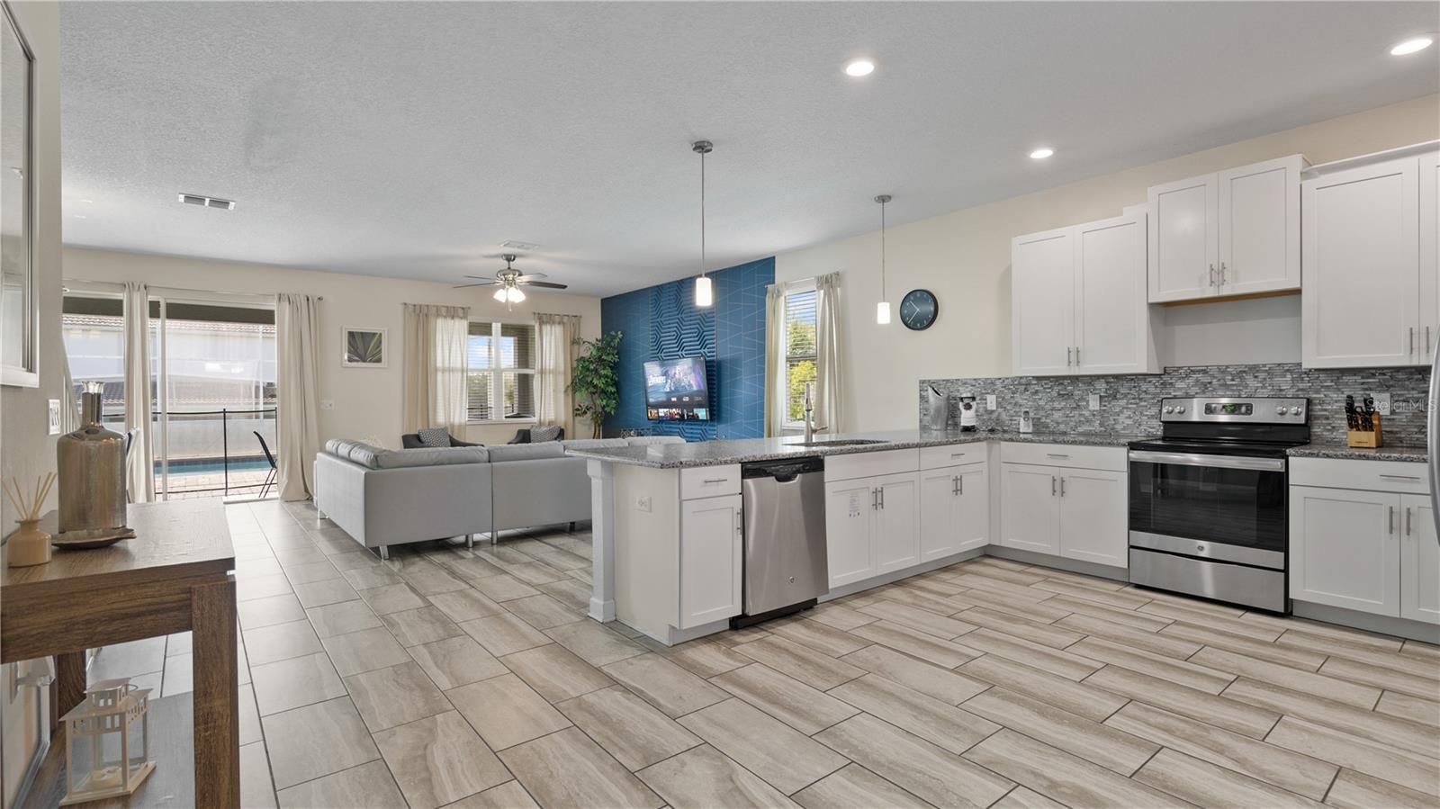 OPEN FLOORPLAN