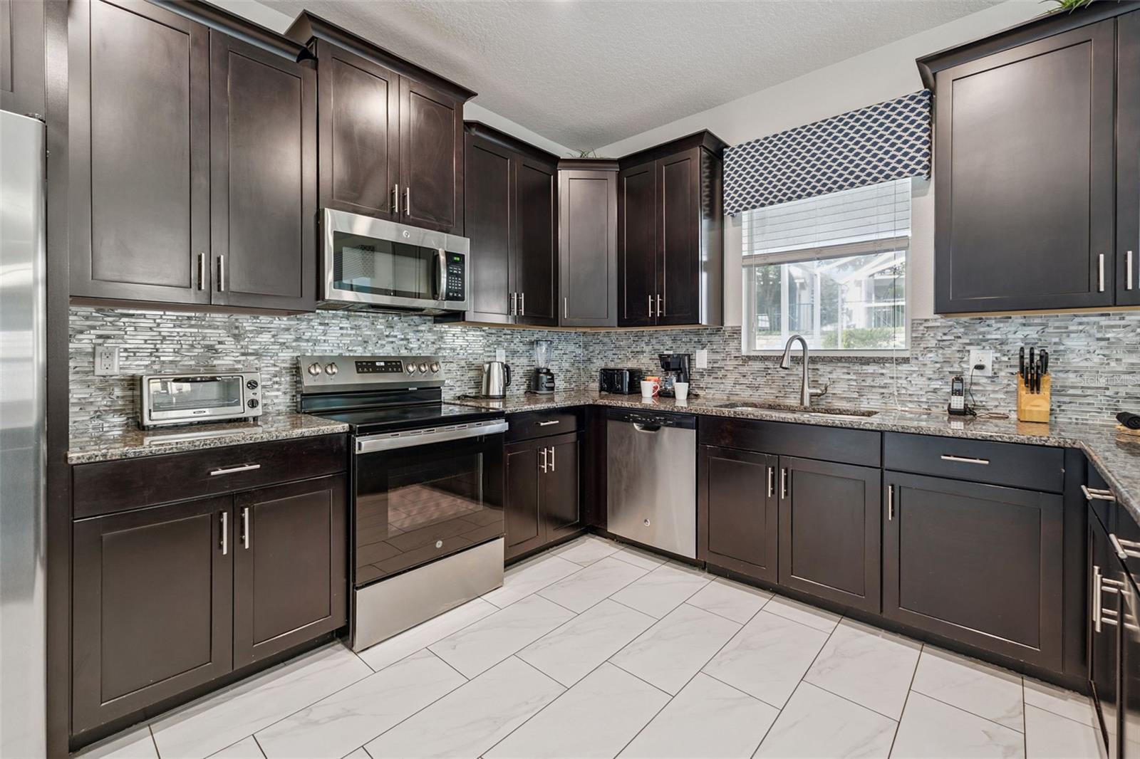 9038 STINGER DRIVE, Davenport, FL 33896 9038 STINGER DRIVE, Davenport, FL 33896