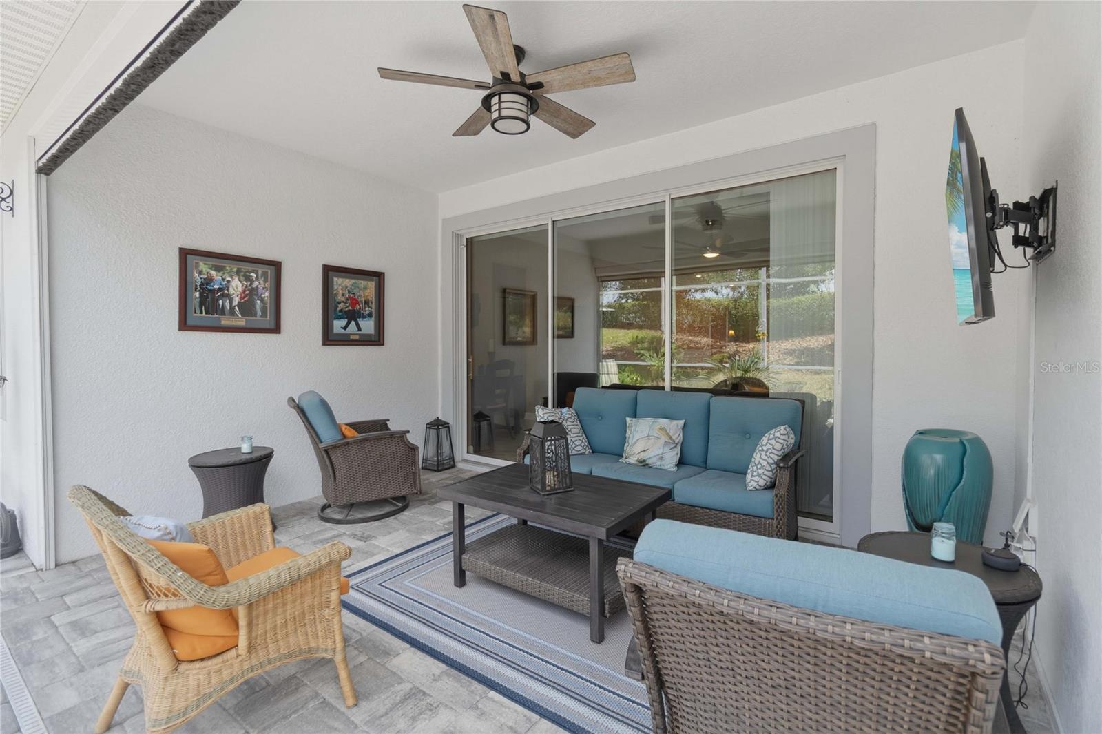 indoor / outdoor living, sliding door opens all the way