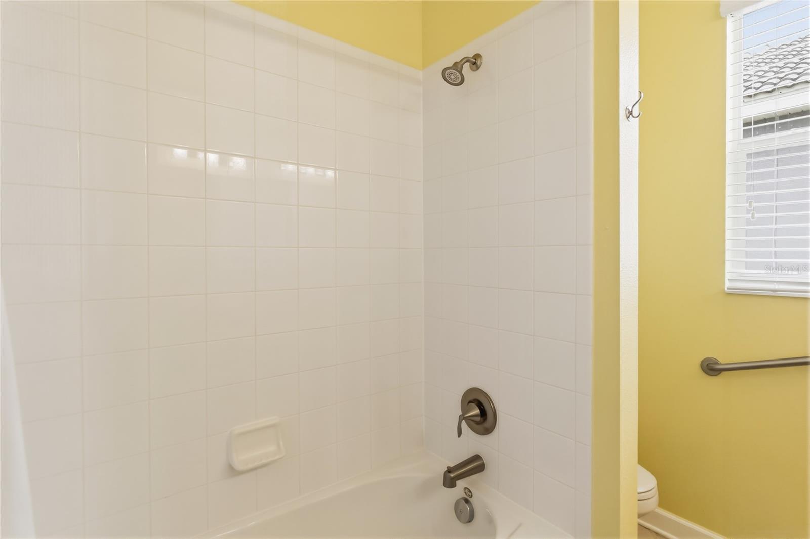 Bathroom 2 bathtub/shower combo