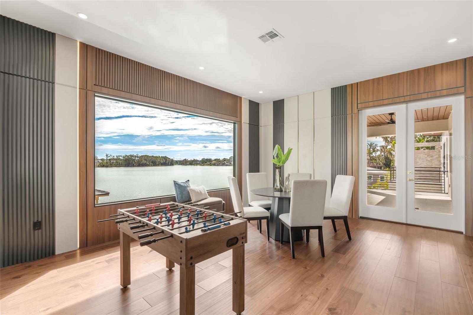 Access from Entertaining Room to Balcony