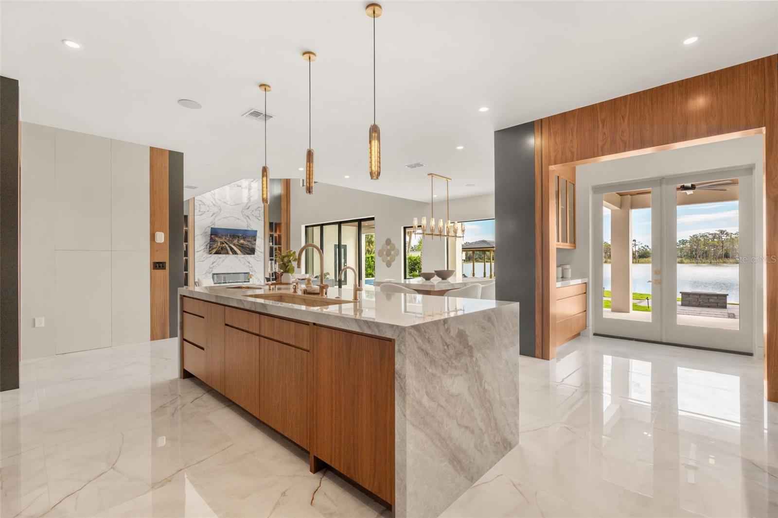Access from the Kitchen to the Outside Kitchen