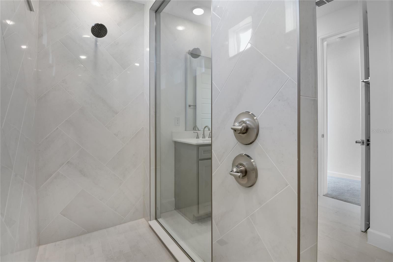 3040 WOODCLIFF LAKE CIRCLE, Clermont, FL 34711
