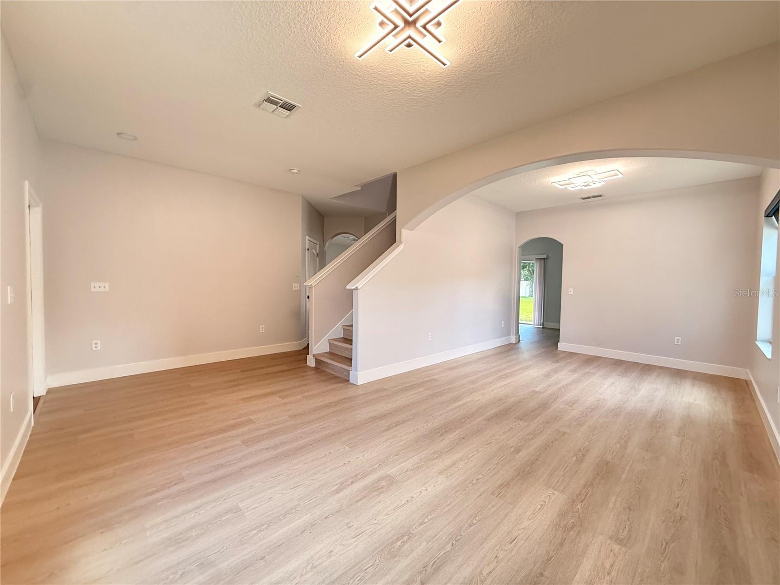 front living room/dining room