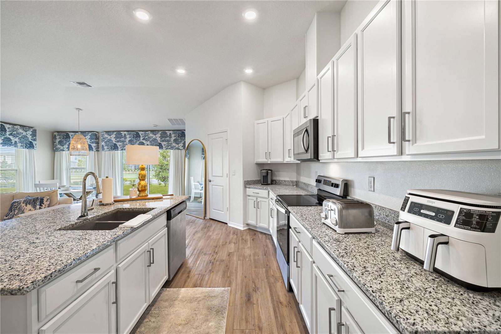 915 OVERPOOL AVENUE, Davenport, FL 33896