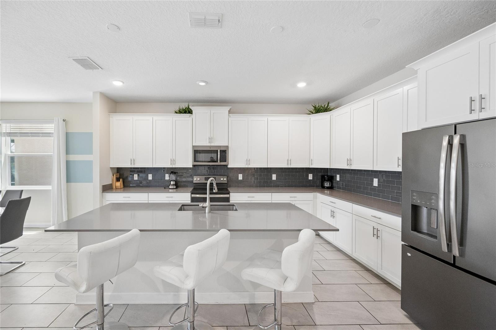 8933 CABOT CLIFFS DRIVE, Davenport, FL 33896 8933 CABOT CLIFFS DRIVE, Davenport, FL 33896