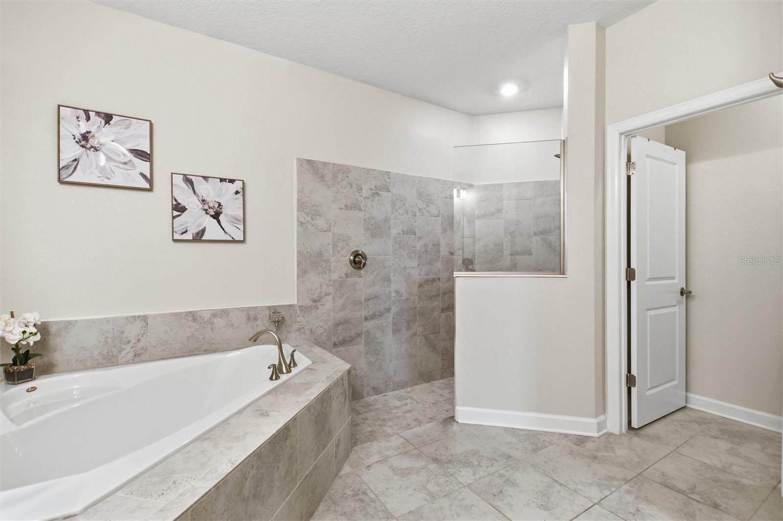 1077 DOWNSWING PL, Davenport, FL 33896