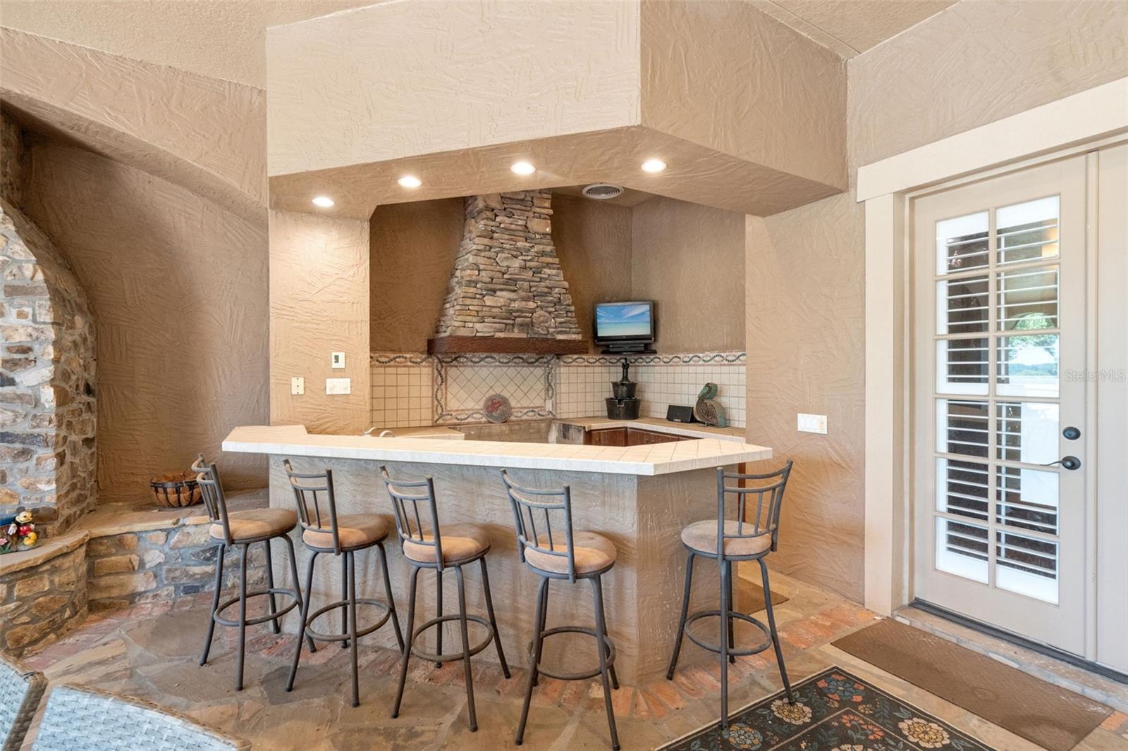 Outdoor kitchen