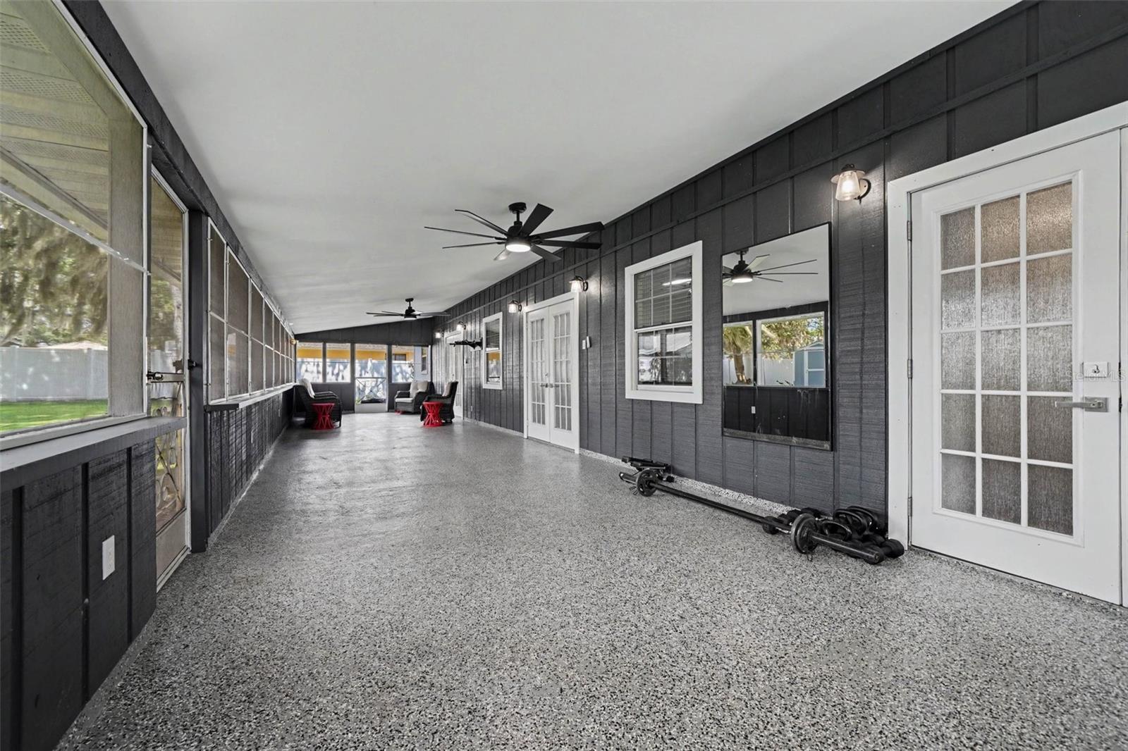 oversized screened back porch w/2 ceiling fans