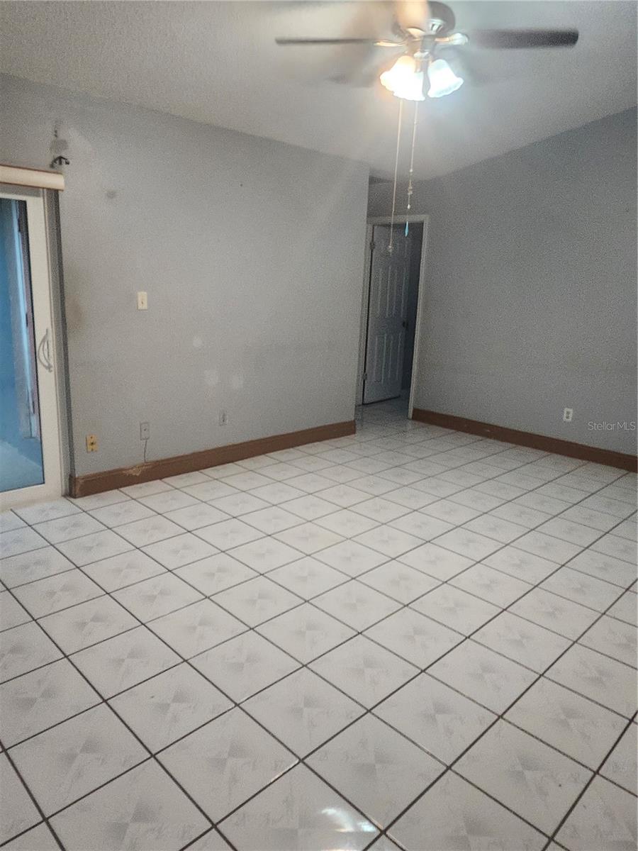 HALL BATH WITH YARD ACCESS B
