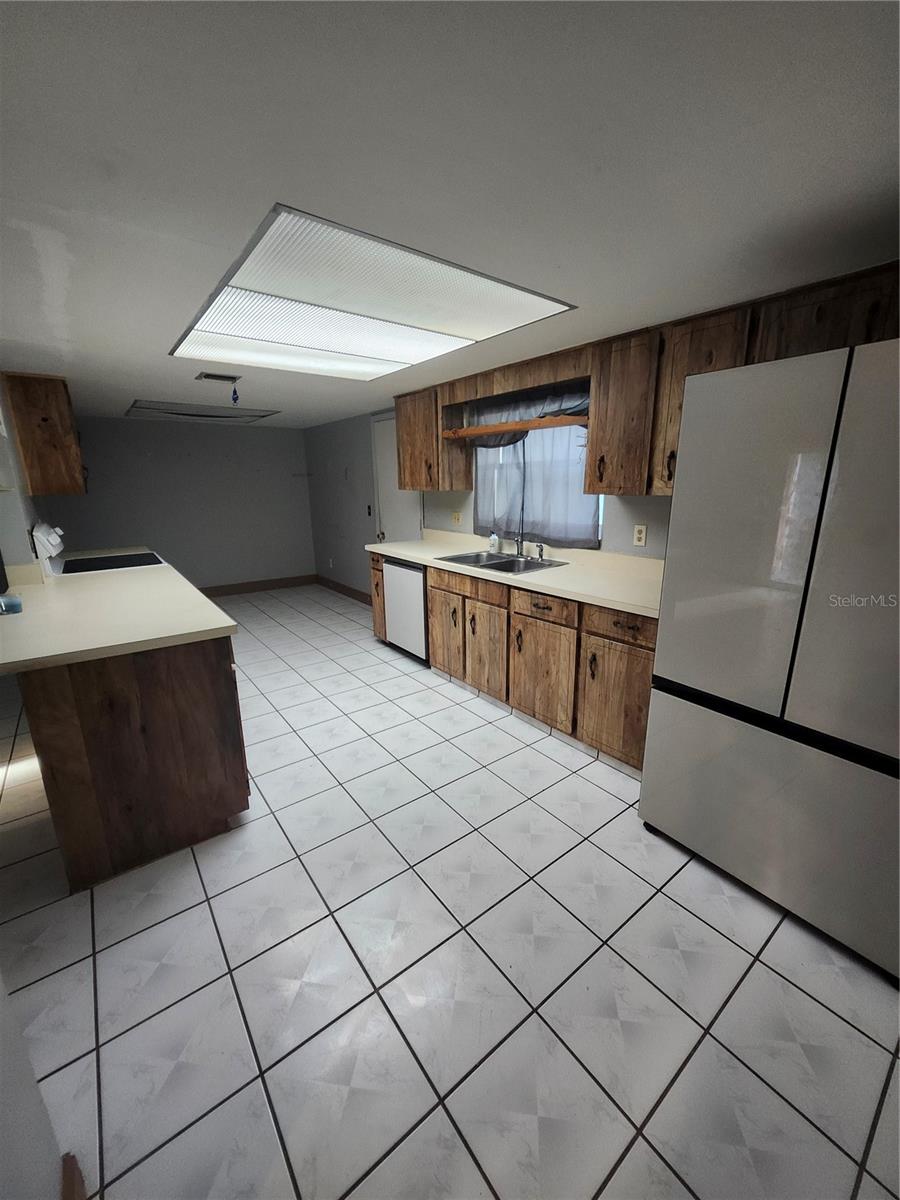 KITCHEN AND BREAKFAST NOOK