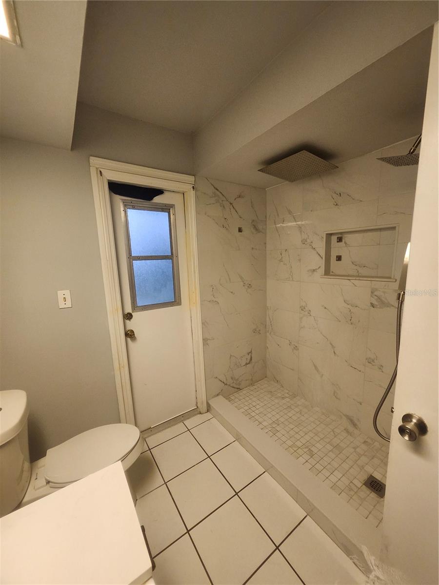HALL BATH WITH YARD ACCESS A