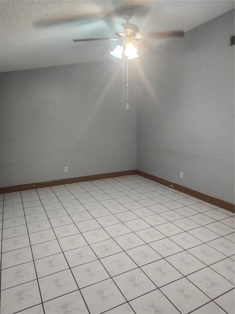 HALL BATH WITH YARD ACCESS C