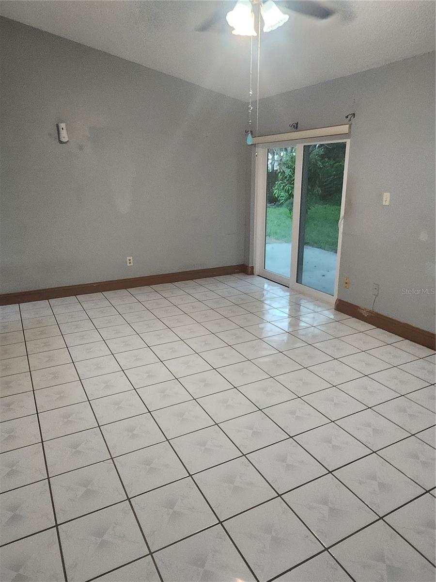 HALL BATH WITH YARD ACCESS A