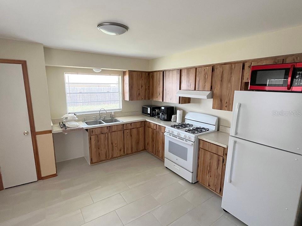 2127 SPICE AVENUE, Orlando, FL 32837 2127 SPICE AVENUE, Orlando, FL 32837