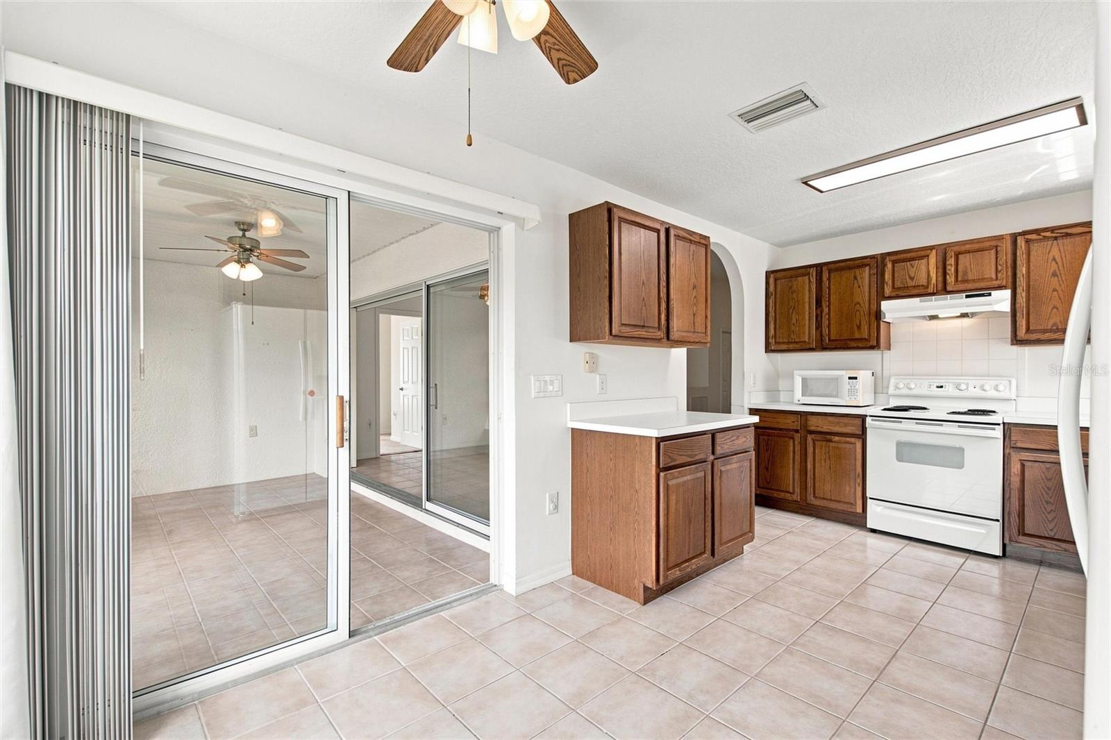 347 ROYAL PALM DR, Davenport, FL 33837