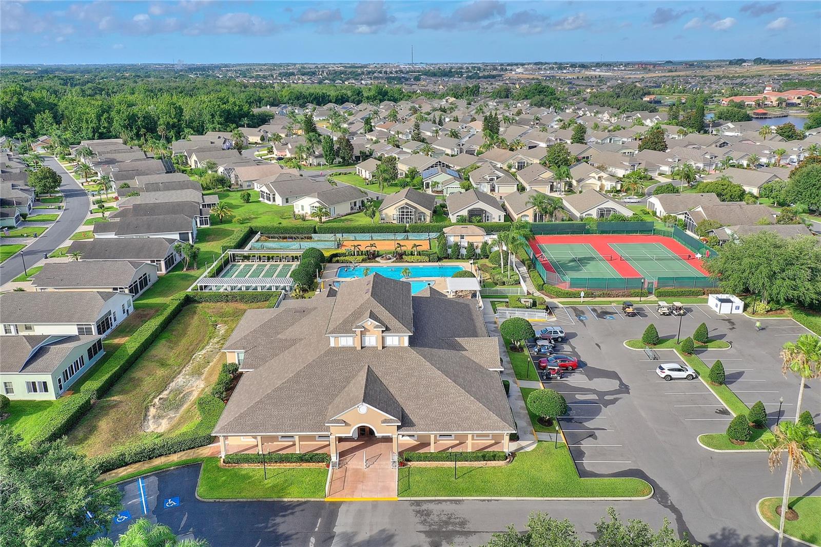 High Vista's private clubhouse and outdoor amenity center