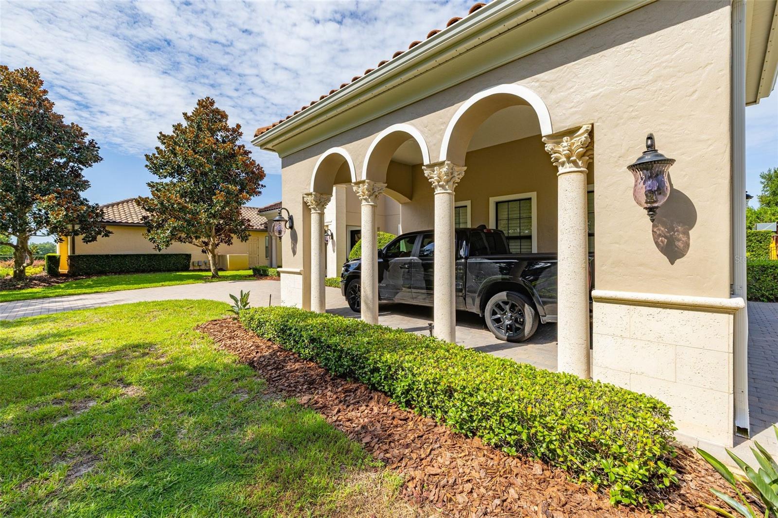 Porte-cochere