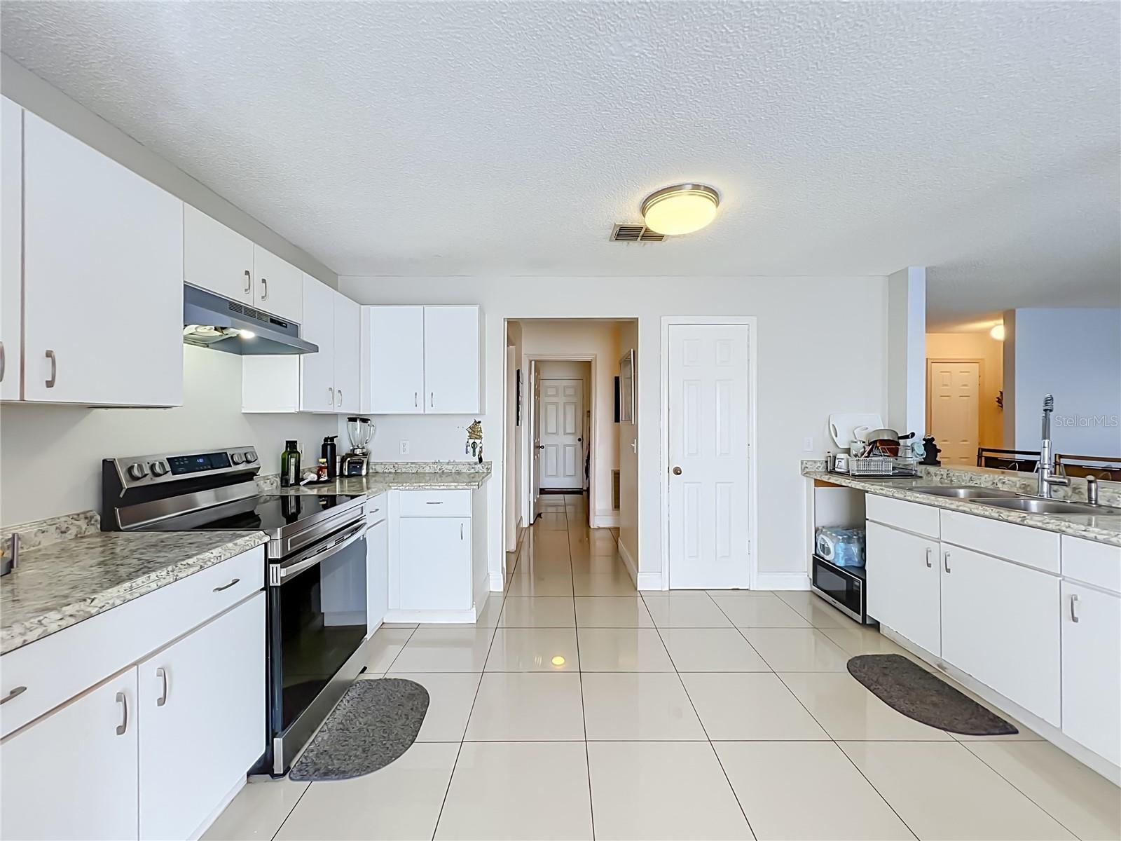 Nice sized kitchen