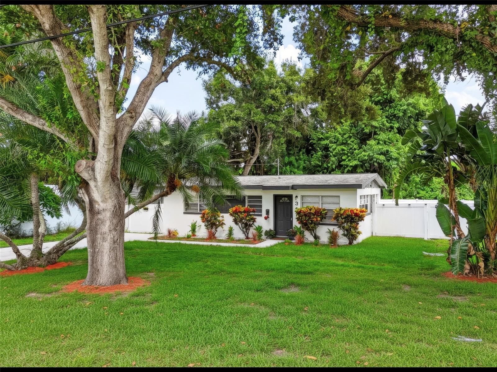 327 BARBARA CIRCLE, Belleair, FL 33756 327 BARBARA CIRCLE, Belleair, FL 33756