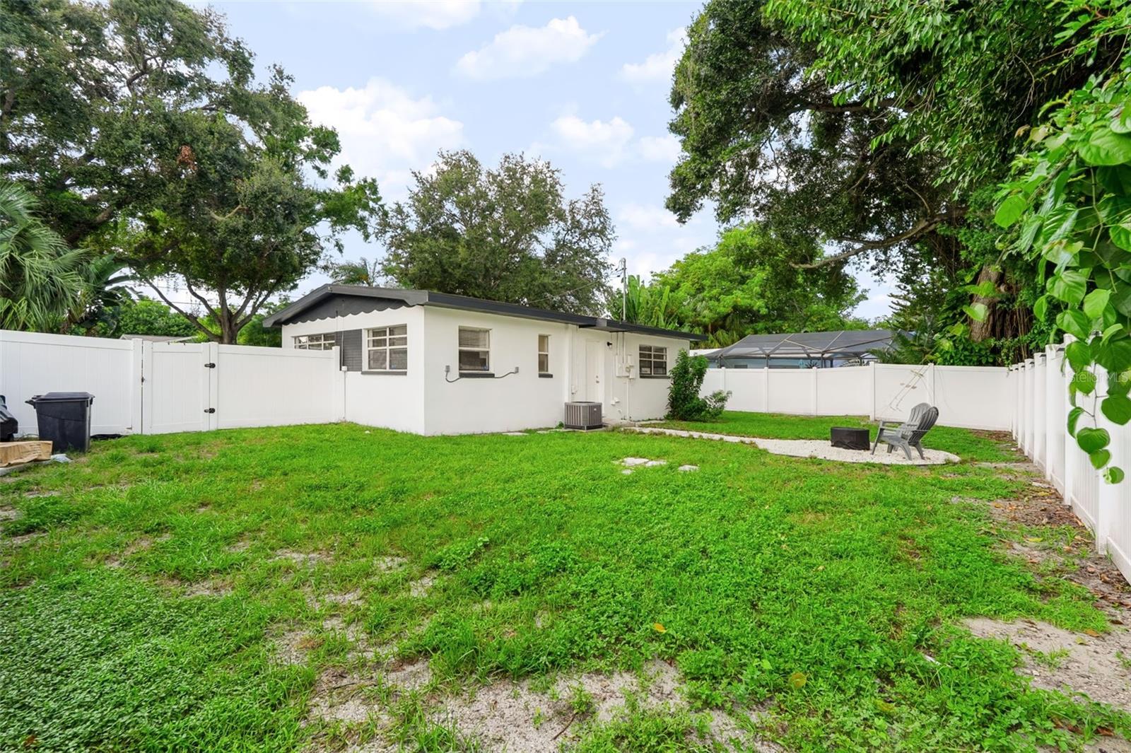 327 BARBARA CIRCLE, Belleair, FL 33756