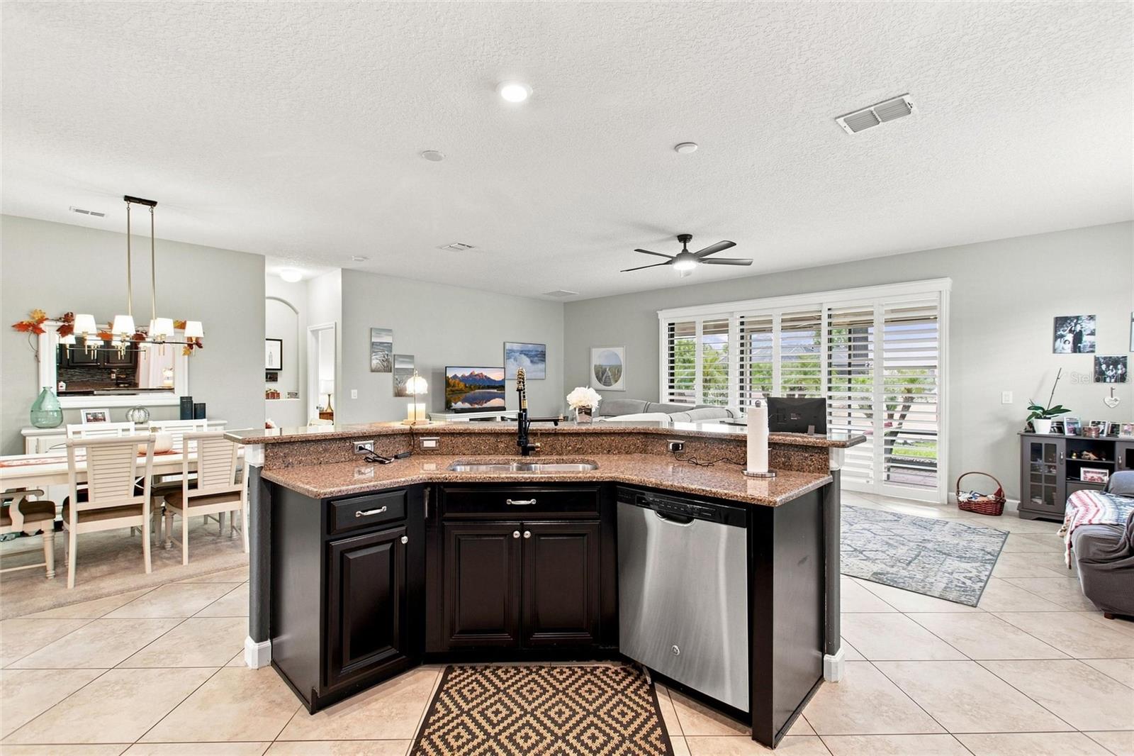 8961 DOVE VALLEY WAY, Davenport, FL 33896