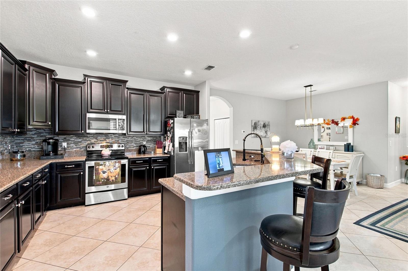 8961 DOVE VALLEY WAY, Davenport, FL 33896