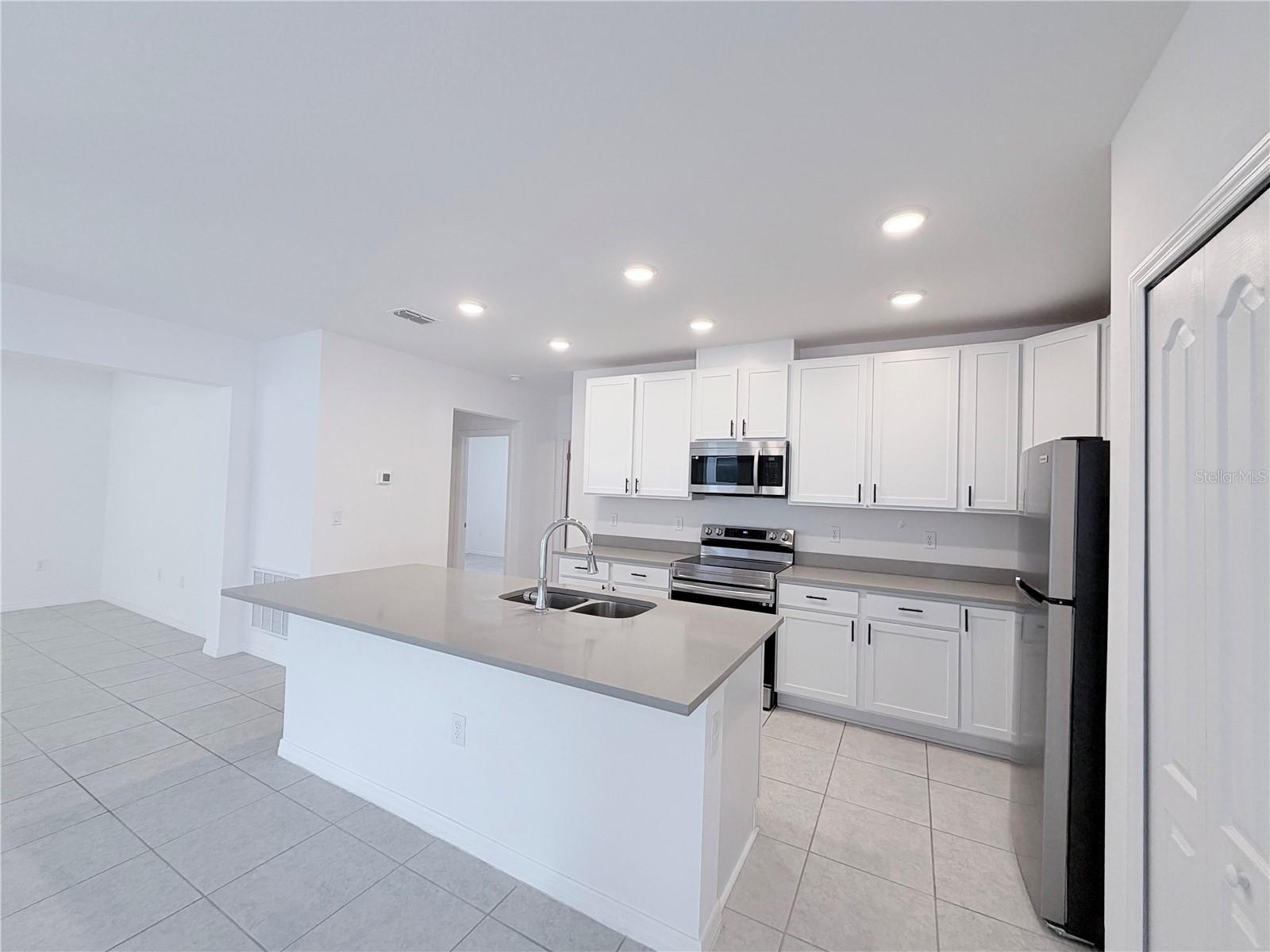 2021 CANTON PARK DRIVE, Winter Haven, FL 33881