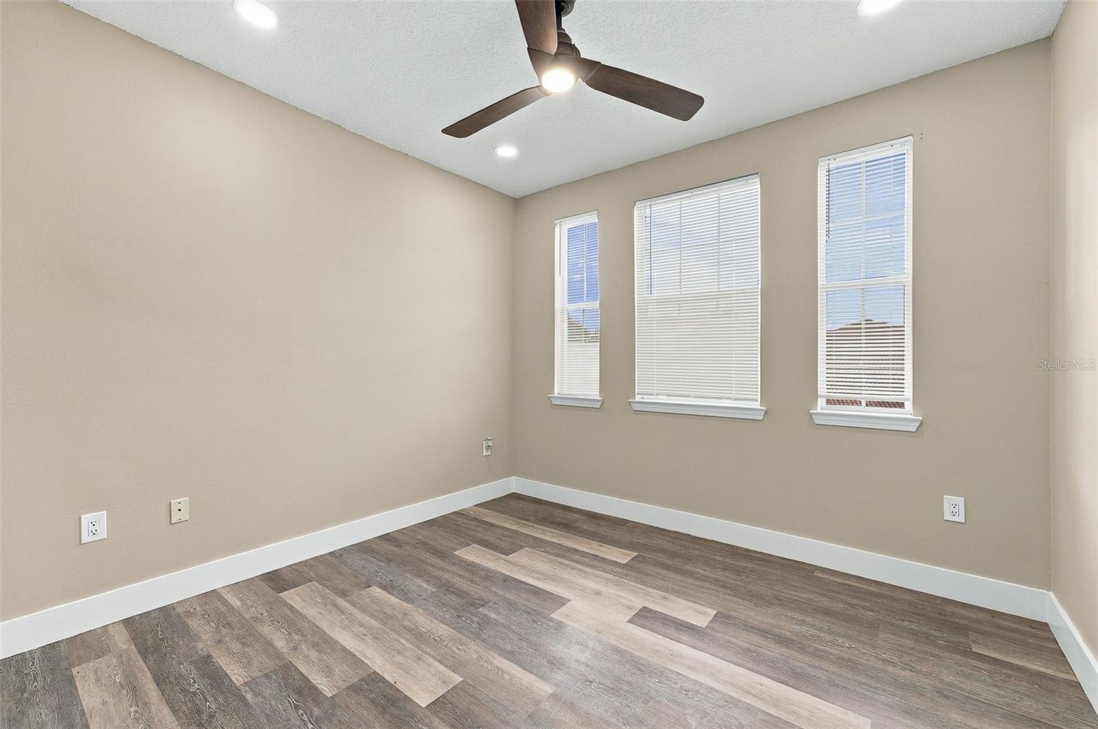 Third-floor bedroom (Room 3)