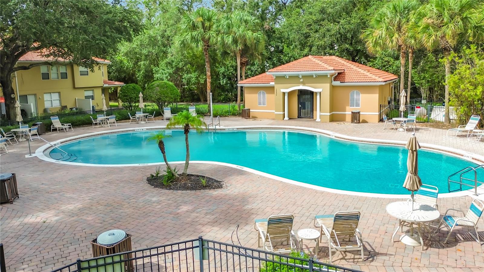 Pool & Clubhouse